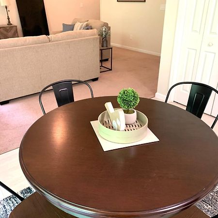 Enjoy This Amazing Home With Porch & Grill Near Dt Woodstock Chambre photo