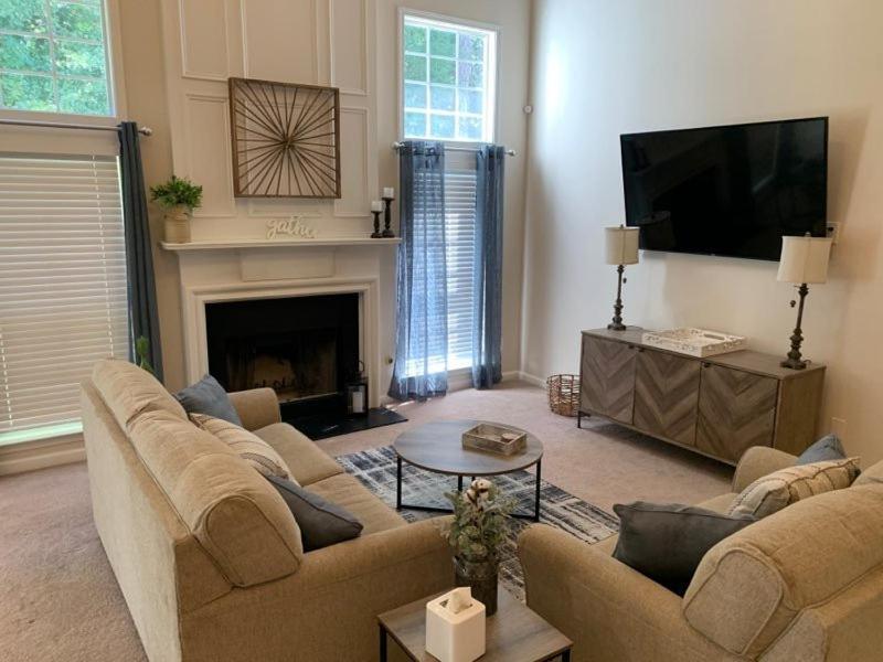Enjoy This Amazing Home With Porch & Grill Near Dt Woodstock Extérieur photo