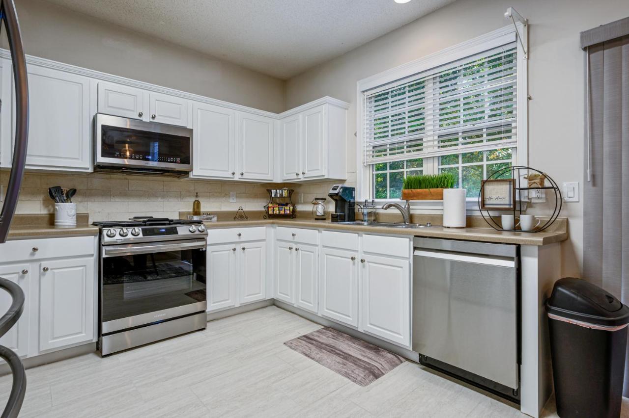 Enjoy This Amazing Home With Porch & Grill Near Dt Woodstock Extérieur photo