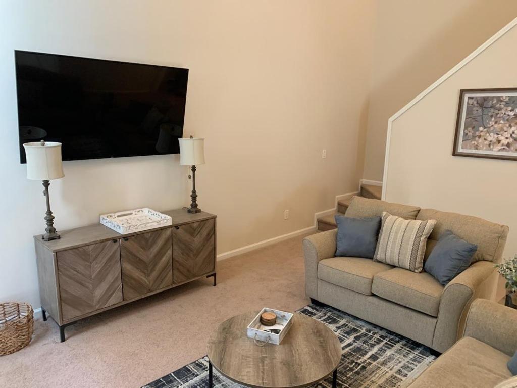 Enjoy This Amazing Home With Porch & Grill Near Dt Woodstock Chambre photo
