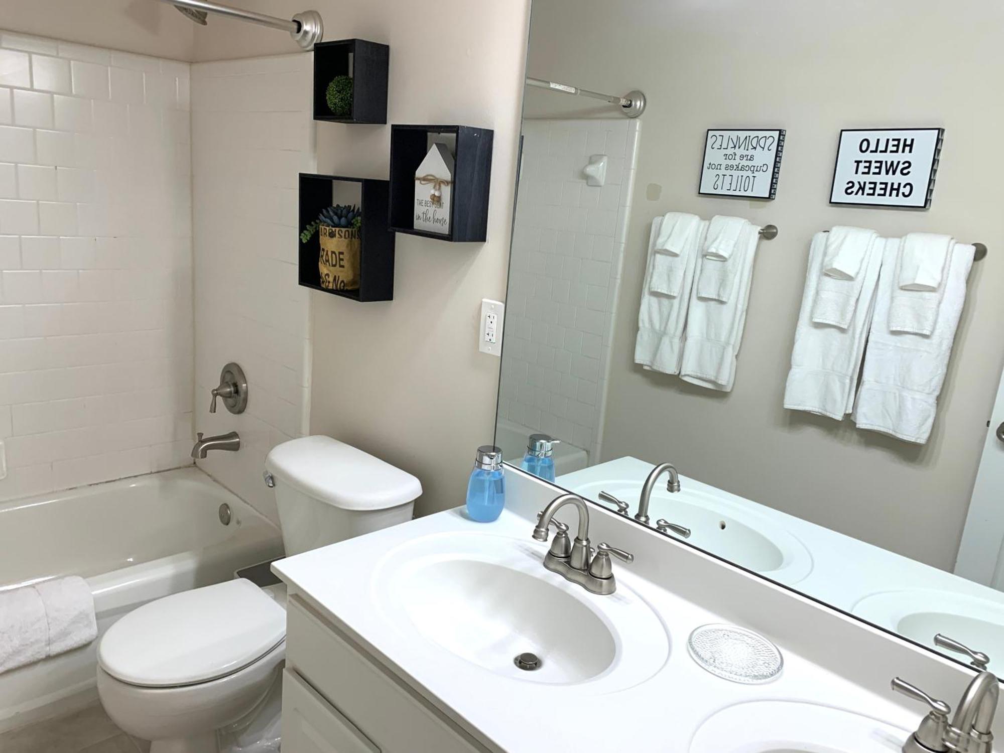 Enjoy This Amazing Home With Porch & Grill Near Dt Woodstock Chambre photo