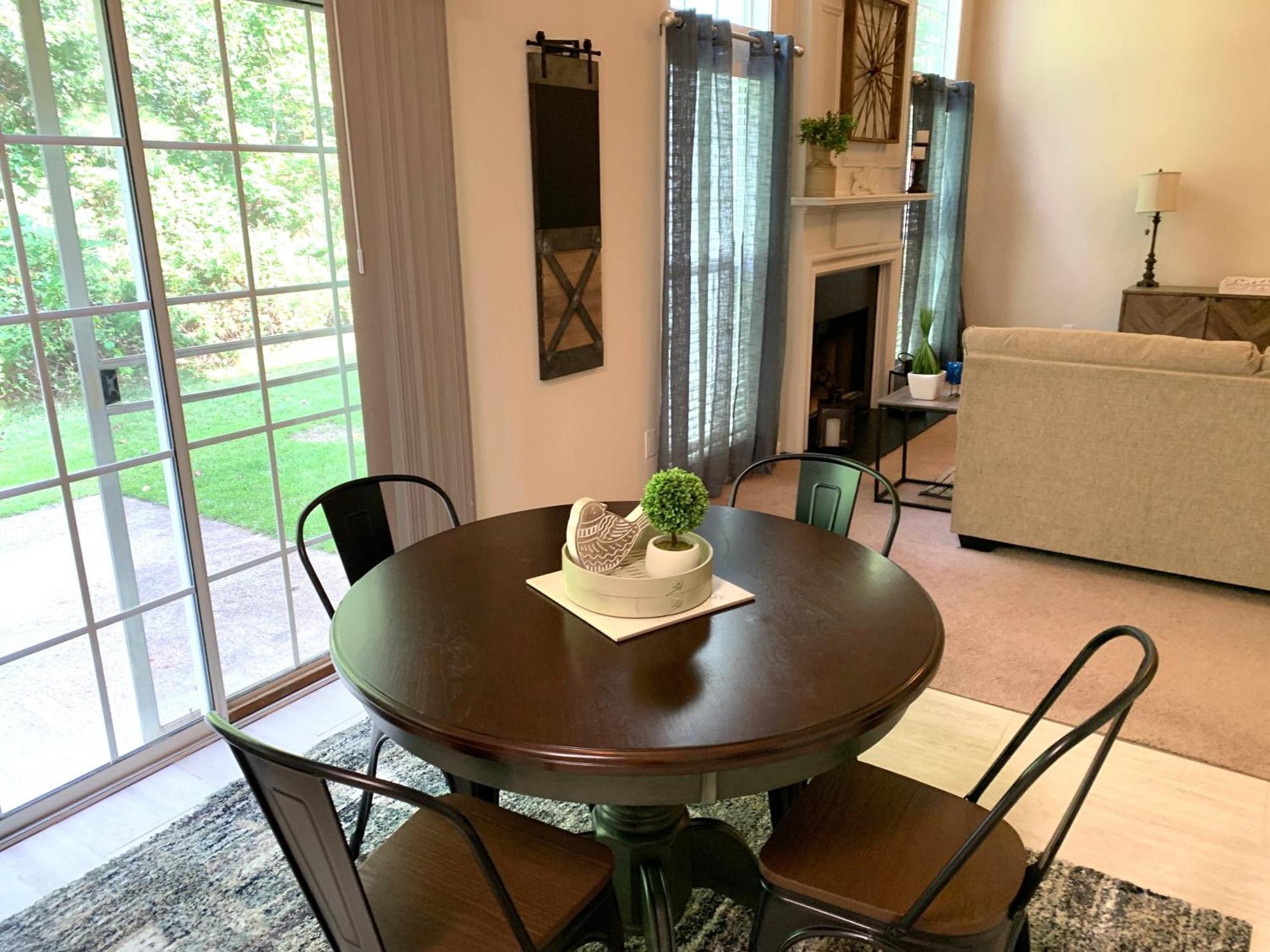 Enjoy This Amazing Home With Porch & Grill Near Dt Woodstock Chambre photo